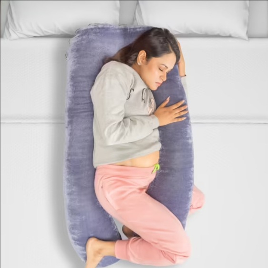 Woman sleeping on the side on the Mylo Essentials pregnancy pillow